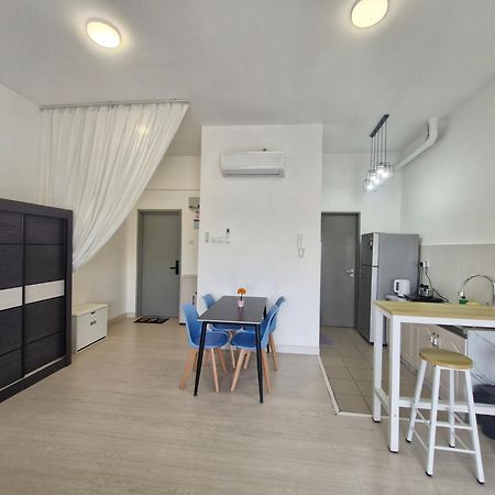 Taman Equine Comfy Studio#Greenery View#4 Pax#Aeon Mall Seri Kembangan Exterior photo
